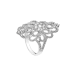 Pierścionek z białego złota z ażurowym motywem z diamentami