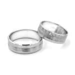 Obrączka płaska zdobiona z białego złota *7mm