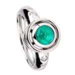 Pierścionek z białego złota ze szmaragdem