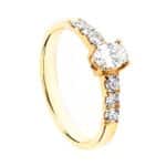 Pierścionek ze złota z diamentami